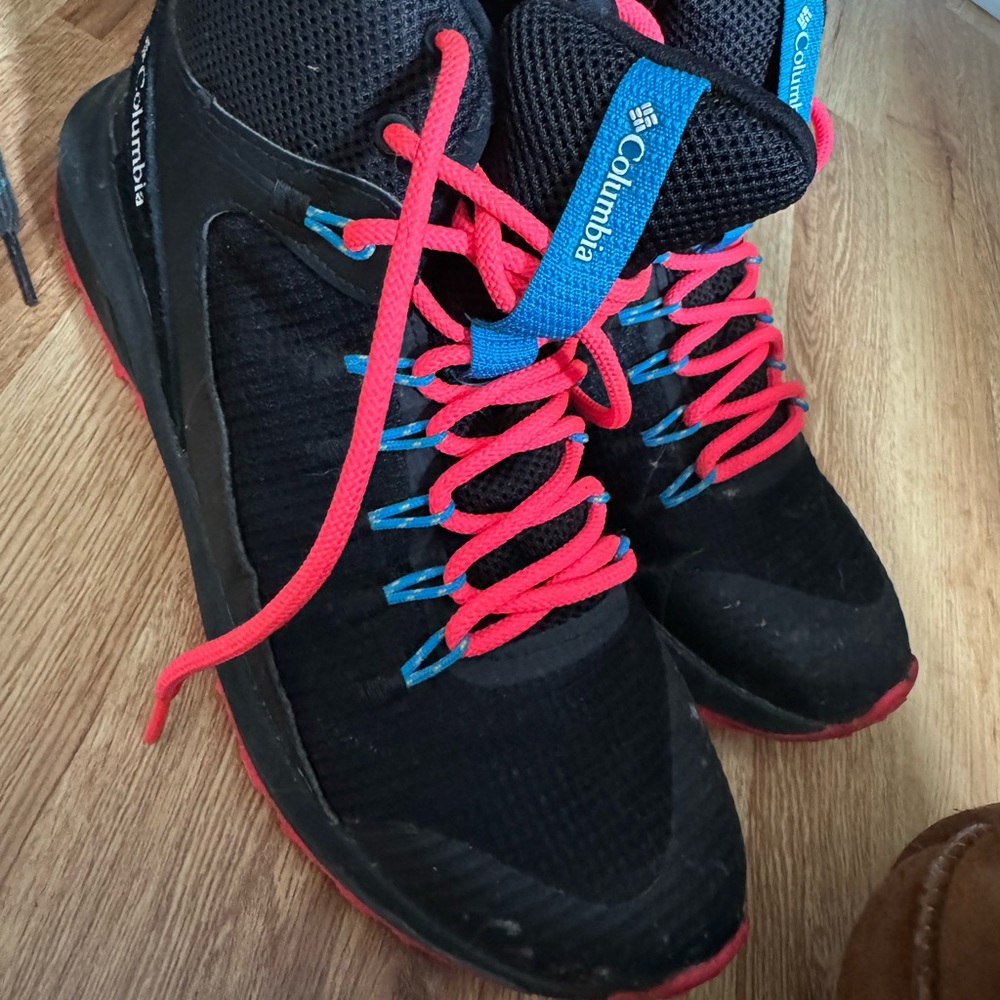 COLUMBIA Trailstorm Mid Waterproof Hiking Shoe. Like new! Worn once!